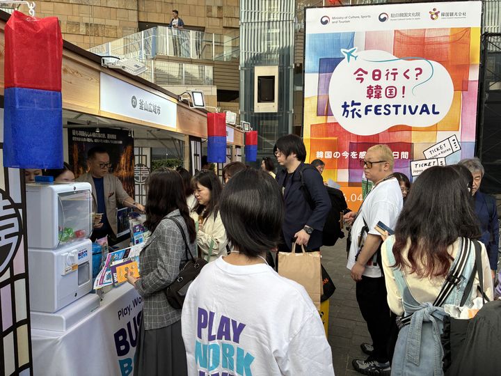 행사장을 찾은 관람객들이 한국 관광 홍보부스를 둘러보고 있다. (사진=한국관광공사) *재판매 및 DB 금지