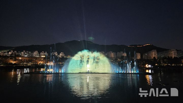 [김해=뉴시스]김해 연지공원 음악분수. (사진=김해시 제공). 2026.04.13. photo@newsis.com