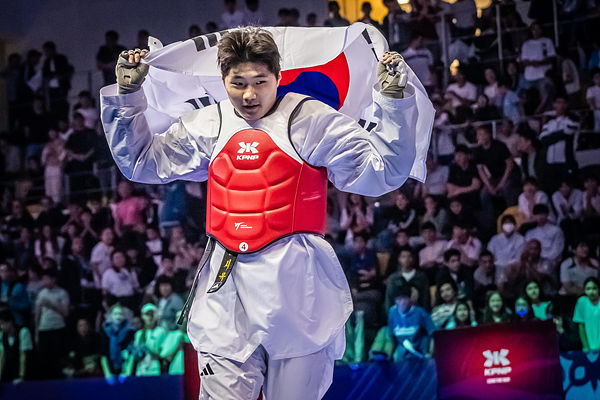 [서울=뉴시스] 엄시목, 2026 세계태권도연맹(WT) 세계청소년선수권대회 남자 78㎏ 초과급 우승. (사진=세계태권도연맹 제공) *재판매 및 DB 금지