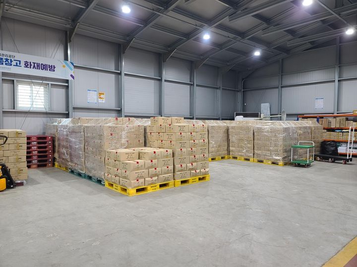 [아산=뉴시스] 충남 아산시가 지난 10일 종량제봉투 공급망에 대한 긴급 현장점검을 실시했다. (사진=아산시 제공) 2026.04.13 photo@newsis.com *재판매 및 DB 금지