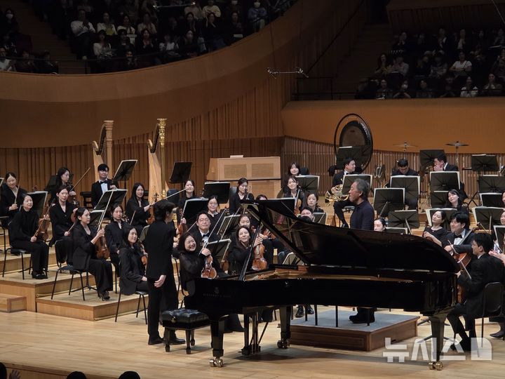 [서울=뉴시스] 조기용 기자 = 지난 12일 서울 송파구 롯데콘서트홀에서 열린 '정명훈 & 원 코리아 오케스트라'에서 피아니스트 김세현이 협연했다. 2026.04.13. photo@newsis.com *재판매 및 DB 금지