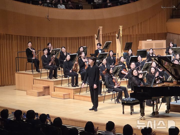 [서울=뉴시스] 조기용 기자 = 지난 12일 서울 송파구 롯데콘서트홀에서 열린 '정명훈 & 원 코리아 오케스트라'에서 피아니스트 김세현이 협연했다. 2026.04.13. photo@newsis.com *재판매 및 DB 금지