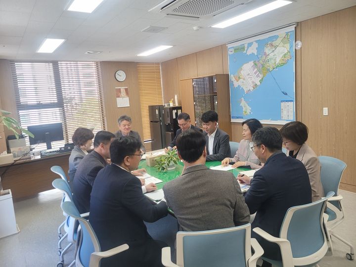 인천 중구 제2청 부구청장실에서 열린 간부회의. (사진=중구 제공) 2026.04.13. photo@newsis.com *재판매 및 DB 금지
