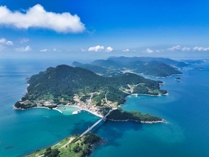 [여수=뉴시스] 여수 금오도. (자료사진 = 여수세계섬박람회 조직위 제공). 2026.04.13. photo@newsis.com *재판매 및 DB 금지