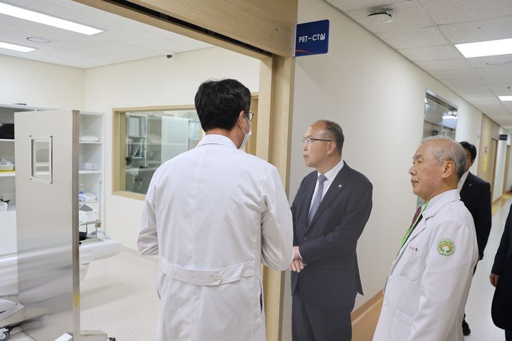 [원주=뉴시스] 윤종진 보훈복지의료공단 이사장이 대구 지역 보훈의료·복지시설을 점검하고 있다. (사진=한국보훈복지의료공단 제공) 2026.04.13. photo@newsis.com&nbsp; *재판매 및 DB 금지