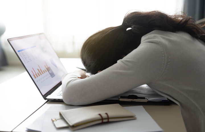 [서울=뉴시스] 최근 직장에서 5시간 동안 낮잠을 잔 중국의 한 여직원이 논란이 됐다. (사진=유토이미지) 2026.04.13.