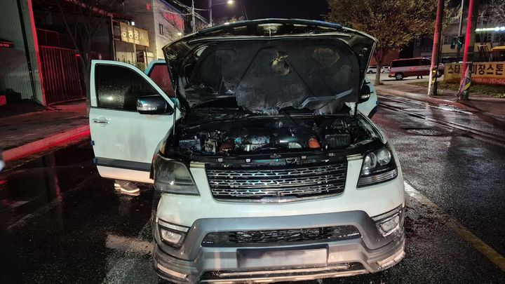 불이 난 차량 모습. (사진=경기도소방재난본부 제공) *재판매 및 DB 금지