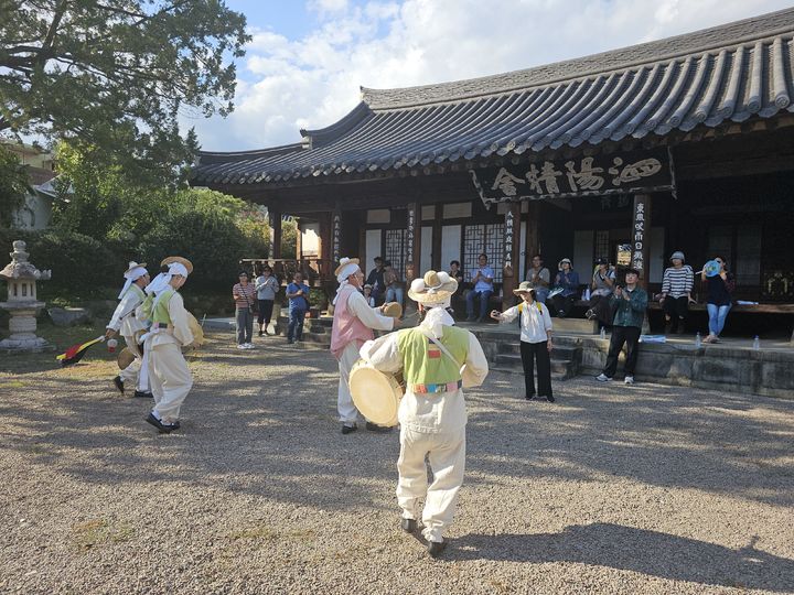 [산청=뉴시스] 산청군 남사예담촌 도보극장 (사진=산청군 제공) 2026. 04. 13. photo@newsis.com *재판매 및 DB 금지