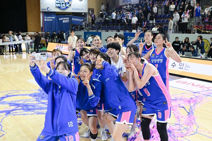 [서울=뉴시스] 여자프로농구 용인 삼성생명 선수단. (사진=WKBL 제공) 2026.04.13. photo@newsis.com *재판매 및 DB 금지