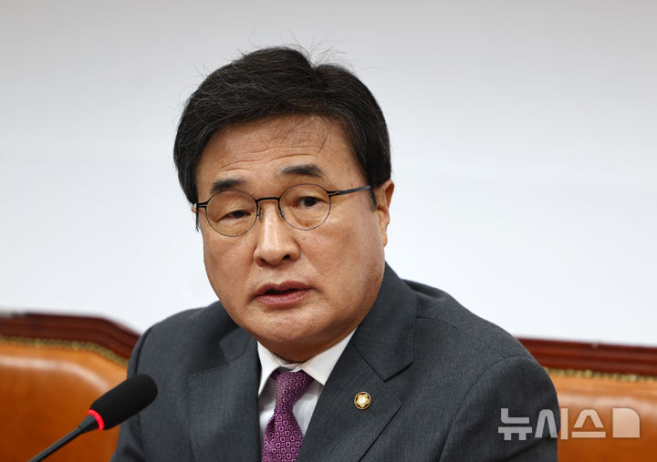 [서울=뉴시스] 김명년 기자 = 김대식 국민의힘 당대표 특보단장이 13일 오전 서울 여의도 국회에서 장동혁 대표 방미 관련한 취재진 질문에 답하고 있다. 2026.04.13. kmn@newsis.com