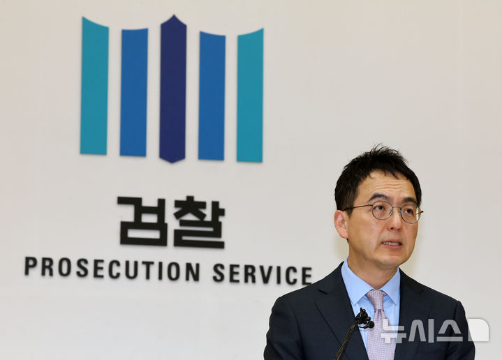 [서울=뉴시스] 배훈식 기자 = 구자현 검찰총장 직무대행(대검찰청 차장검사)이 지난달 13일 오전 서울 서초구 대검찰청에서 열린 전국 선거전담 부장검사 회의에서 인사말을 하고 있다. 2026.05.27. dahora83@newsis.com