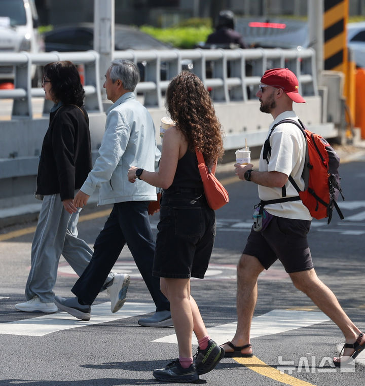 맑은 경기남부, 낮 26도까지 오른다…일교차 15도 "유의"