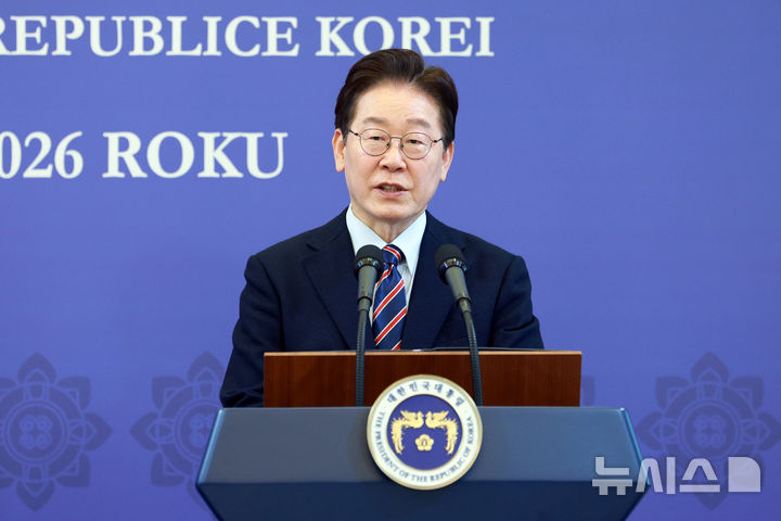 [서울=뉴시스] 고범준 기자 = 이재명 대통령이 13일 청와대에서 도날드 투스크 폴란드 총리와 한-폴란드 공동언론발표를 하고 있다. 2026.04.13. bjko@newsis.com