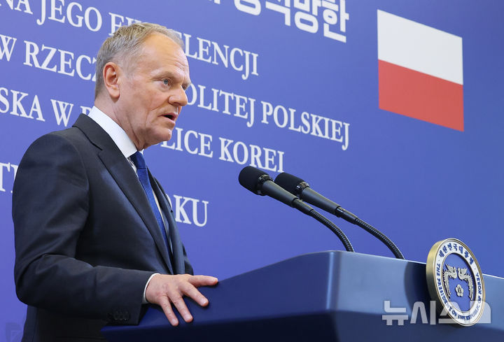 [서울=뉴시스] 고범준 기자 = 도날드 투스크 폴란드 총리가 13일 청와대에서 이재명 대통령과 한-폴란드 공동언론발표를 하고 있다. 2026.04.13. bjko@newsis.com