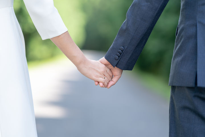 [서울=뉴시스] 2년 전 온라인 커뮤니티에 사연을 올렸던 남성이 최근 결혼한다는 근황을 전해 화제다. 사진은 기사의 이해를 돕기 위한 이미지. (사진=유토이미지) *재판매 및 DB 금지