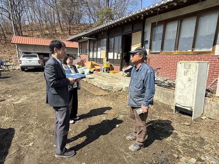 [옥천=뉴시스] 충북 옥천군 기본소득 실거주 조사활동. (사진=옥천군 제공) 2026.04.14. photo@newsis.com&nbsp; *재판매 및 DB 금지