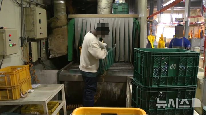 [화성=뉴시스] 양효원기자 = 14일 오전 10시께 경기 화성시 만세구 향남읍 한 제조공장에서 외국인 노동자에게 에어건을 쏴 크게 다치게 한 사건 관련 경찰이 강제 수사에 나섰다. 사진은 사건이 발생한 현장 모습. 2026.4.14. hyo@newsis.com 