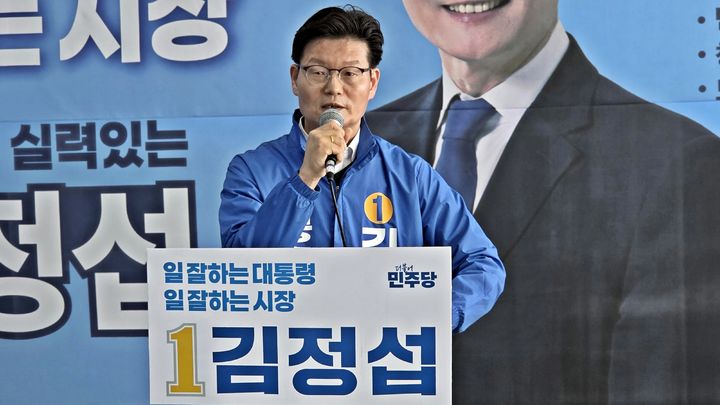 [공주=뉴시스] 송승화 기자 =  신관동 선거사무실에서 공약 발표하는 더불어민주당 김정섭 공주시장 예비후보. 2026.04.14. ssong1007@newsis.com *재판매 및 DB 금지