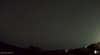 [서울=뉴시스] 영국 전역에서 한밤중 거대한 녹색 유성이 포착돼 시민들이 놀라 대피하거나 폭죽 등으로 오인하는 소동이 벌어졌다. (영상=페이스북 갈무리)  *재판매 및 DB 금지