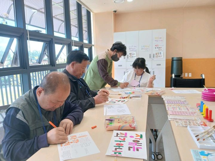[산청=뉴시스] 권리중심일자리 (사진=산청군 제공) 2026. 04. 14. photo@newsis.com *재판매 및 DB 금지