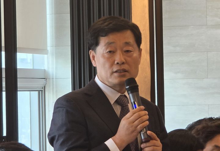 [세종=뉴시스] 정왕국 SR 대표이사가 14일 국토교통부 출입기자단과 오찬을 함께하며 인사말을 하고 있다. 2026.04.14. (사진=국토부 기자단 제공) photo@newsis.com *재판매 및 DB 금지