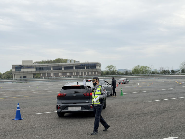  *재판매 및 DB 금지