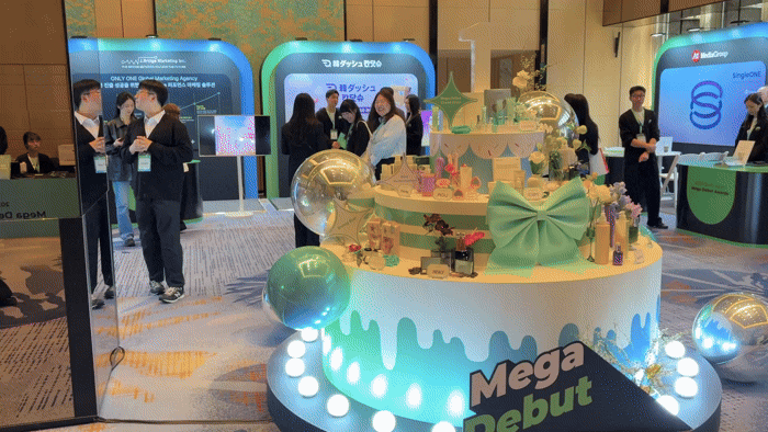 [서울=뉴시스] 권민지 기자 = 제 1회 큐텐재팬 메가데뷔 어워즈 현장. 협력사 부스와 함께 어워즈 수상기업 제품이 전시되어 있다. 2026.04.14. ming@newsis.com