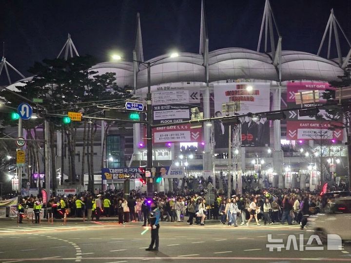 [고양=뉴시스]경기 고양시 종합운동장 BTS공연 현장.(사진=고양시 제공)photo@newsis.com