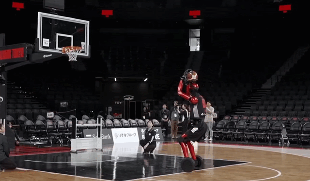 '르브론이 따로 없네'...日도요타 농구 로봇 공개(영상) - 뉴스 썸네일 이미지