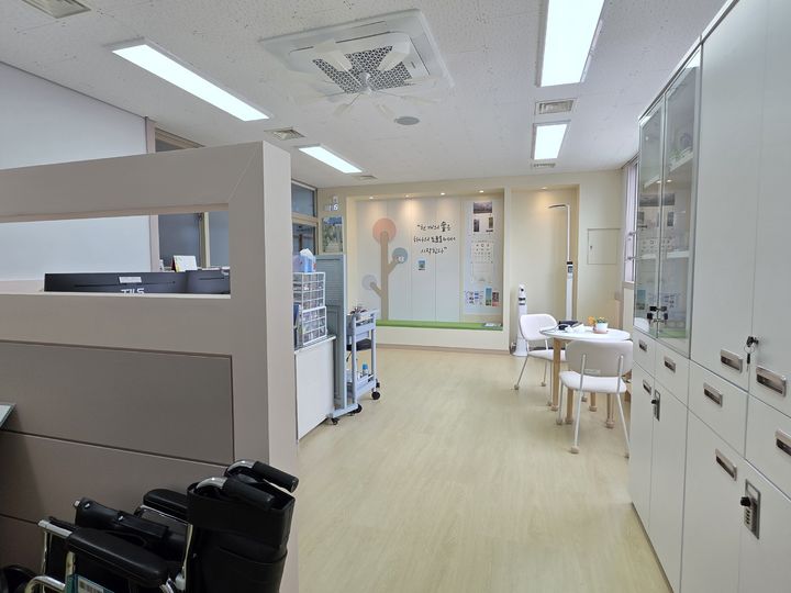 [안동=뉴시스] 현대화 사업이 진행된 한 학교의 보건실 모습. (사진=경북교육청 제공) 2026.04.15. photo@newsis.com *재판매 및 DB 금지