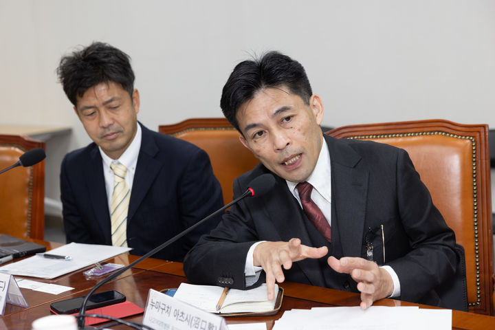 [서울=뉴시스]일본의 아동사망검토제도를 연구·운영해온 다케하라 켄지 국립성육의료연구센터 정책과학연구부장과 누마구치 아츠시 나고야대학병원 응급의학·집중치료과 교수가 지난 13일 서울 영등포구 국회의원회관에서 인터뷰하고 있다. (사진=세이브더칠드런 제공) 2026.04.15. photo@newsis.com *재판매 및 DB 금지