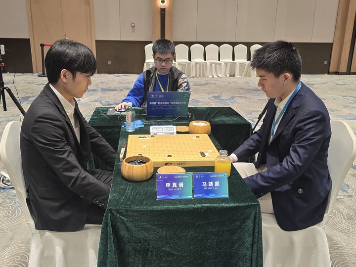 [서울=뉴시스] 신진서 9단(왼쪽), 마징위안 7단(중국) 꺾고 제4회 취저우 란커배 세계바둑오픈전 32강 진출. (사진=한국기원 제공) *재판매 및 DB 금지