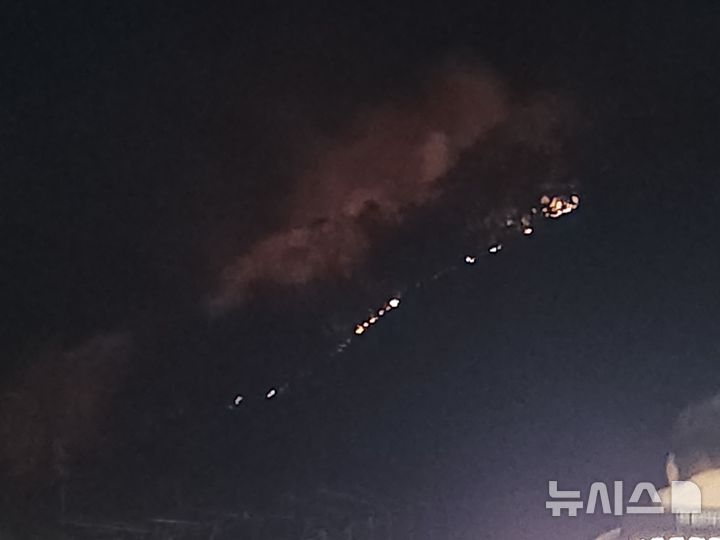 [상주=뉴시스] 상주시 화서면 사산리 야산 화재 진화 현장 (사진=경북소방본부 제공) 2026.4.14. photo@newsis.com