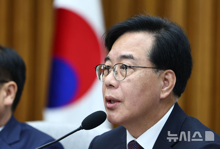 [서울=뉴시스] 김명년 기자 = 송언석 국민의힘 원내대표가 14일 오전 서울 여의도 국회에서 열린 원내대책회의에서 발언하고 있다. 2026.04.14. kmn@newsis.com