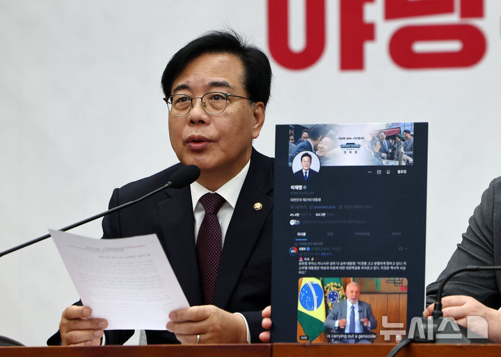 [서울=뉴시스] 김명년 기자 = 송언석 국민의힘 원내대표가 14일 오전 서울 여의도 국회에서 열린 원내대책회의에서 이재명 대통령의 SNS 관련 발언을 하고 있다. 2026.04.14. kmn@newsis.com