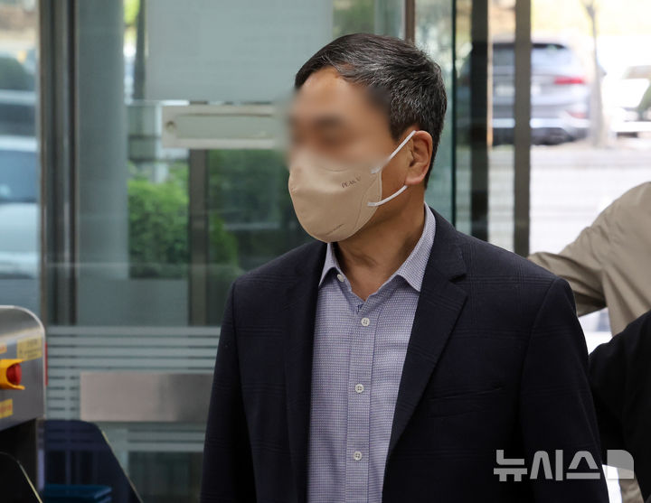 [서울=뉴시스] 배훈식 기자 = 10조원대 전분 및 당류(전분당) 담합 의혹을 받는 임모 대상 대표이사가 14일 오전 서울 서초구 서울중앙지방법원에서 열린 공정거래법 위반 혐의에 대한 구속 전 피의자 심문(영장실질심사)에 출석하고 있다. 2026.04.14. dahora83@newsis.com