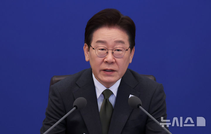 [서울=뉴시스] 최동준 기자 = 이재명 대통령이 14일 청와대에서 열린 국무회의 겸 비상경제점검회의에서 발언하고 있다. 2026.04.14. photocdj@newsis.com