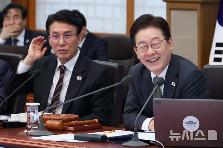 [서울=뉴시스] 최동준 기자 = 이재명 대통령이 14일 청와대에서 열린 국무회의 겸 비상경제점검회의에서 발언하고 있다. 2026.04.14. photocdj@newsis.com