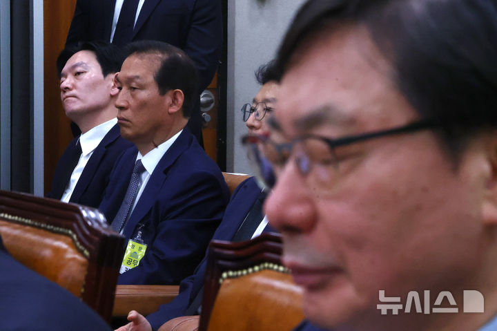 [서울=뉴시스] 김명년 기자 = 쌍방울 대북 송금 사건을 수사했던 박상용 검사와 이화영 전 경기도 평화부지사가 14일 오전 서울 여의도 국회 '윤석열정권정치검찰조작기소의혹사건진상규명국정조사특별위원회'에서 열린 청문회에 출석해 있다. 2026.04.14. kmn@newsis.com
