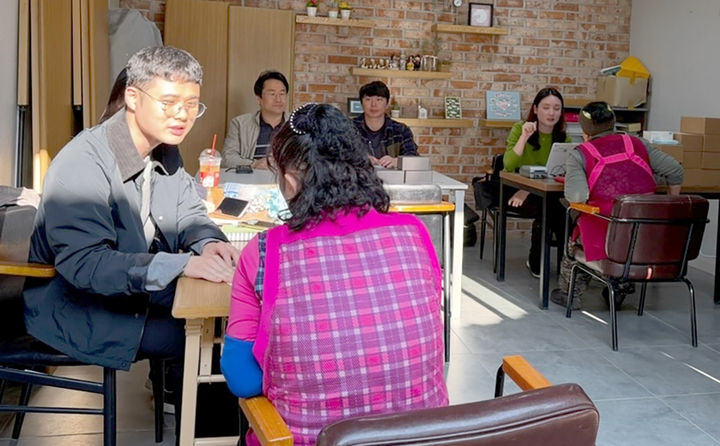 [광주=뉴시스] 광주시, 자활사업 참여자 대상 '찾아가는 복합지원 이동상담'. (사진=광주시청 제공). photo@newsis.com *재판매 및 DB 금지