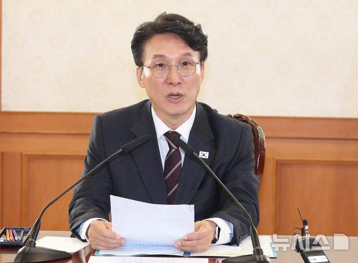 [서울=뉴시스] 추상철 기자 = 김민석 국무총리가 14일 오후 서울 종로구 정부서울청사에서 열린 공명선거 관계장관회의를 주재하고 있다. 2026.04.14. scchoo@newsis.com