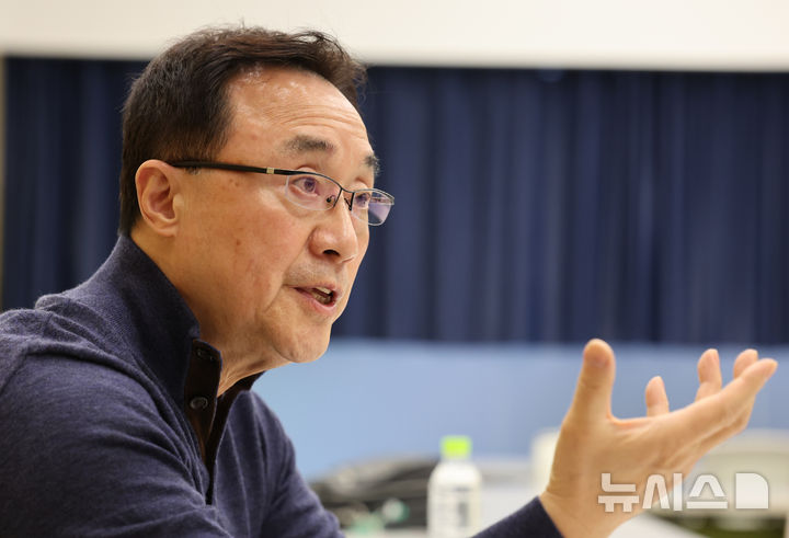 [서울=뉴시스] 박주성 기자 = 국립오페라단 오페라 '베르테르' 박종원 연출이 14일 오후 서울 서초구 예술의전당 N스튜디오 회의실에서 뉴시스와 인터뷰를 하고 있다. 2026.04.14. park7691@newsis.com