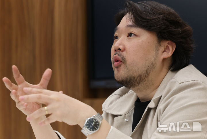 [서울=뉴시스] 박주성 기자 = 국립오페라단 오페라 '베르테르' 베르테르 역의 테너 이범주가 14일 오후 서울 서초구 예술의전당 N스튜디오 회의실에서 뉴시스와 인터뷰를 하고 있다. 2026.04.14. park7691@newsis.com