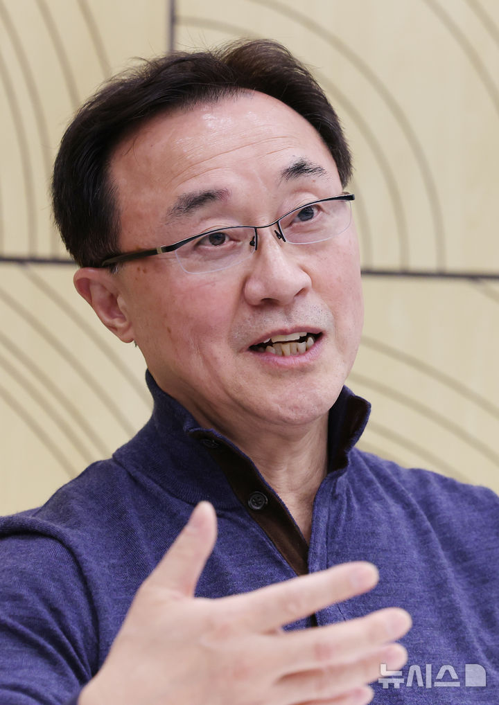 [서울=뉴시스] 박주성 기자 = 국립오페라단 오페라 '베르테르' 박종원 연출이 14일 오후 서울 서초구 예술의전당 N스튜디오 회의실에서 뉴시스와 인터뷰를 하고 있다. 2026.04.14. park7691@newsis.com