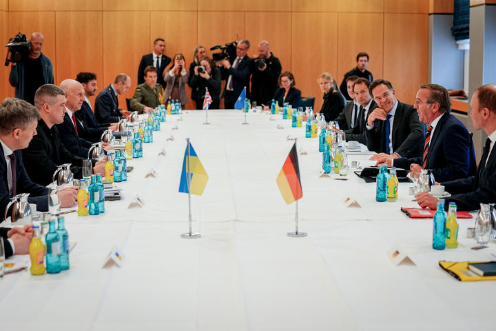 [베를린=AP/뉴시스] 15일(현지 시간) 독일 베를린 국방부에서 우크라이나 국방연락그룹(UDCG) 제34차 회의가 열리고 있다. 2026.04.16.