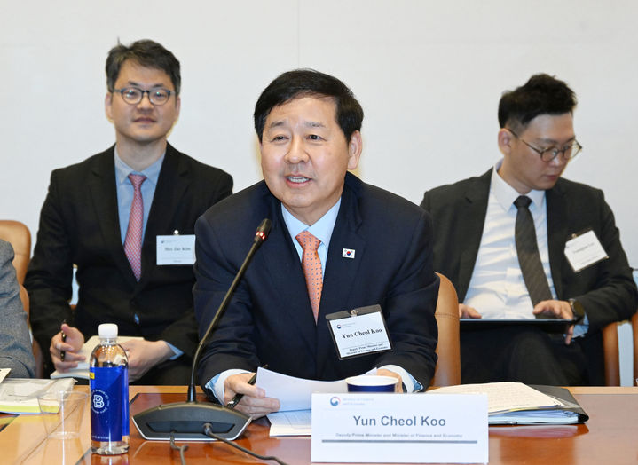 [뉴욕=뉴시스] 구윤철 경제부총리 겸 재정경제부 장관은 14일(현지시간) 오전 뉴욕 주유엔 대한민국 대표부에서 한국경제 투자설명회(IR)를 주재했다. (사진 = 재경부 제공) 2026.04.15. *재판매 및 DB 금지