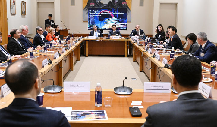 [뉴욕=뉴시스] 구윤철 경제부총리 겸 재정경제부 장관은 14일(현지시간) 오전 뉴욕 주유엔 대한민국 대표부에서 한국경제 투자설명회(IR)를 주재했다. (사진 = 재경부 제공) 2026.04.15. *재판매 및 DB 금지