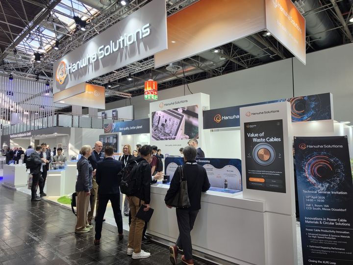 [서울=뉴시스] 독일 뒤셀도르프에서 열린 와이어 2026 내 한화솔루션 부스 모습. (사진=한화솔루션) 2026.04.15 photo@newsis.com *재판매 및 DB 금지 *재판매 및 DB 금지