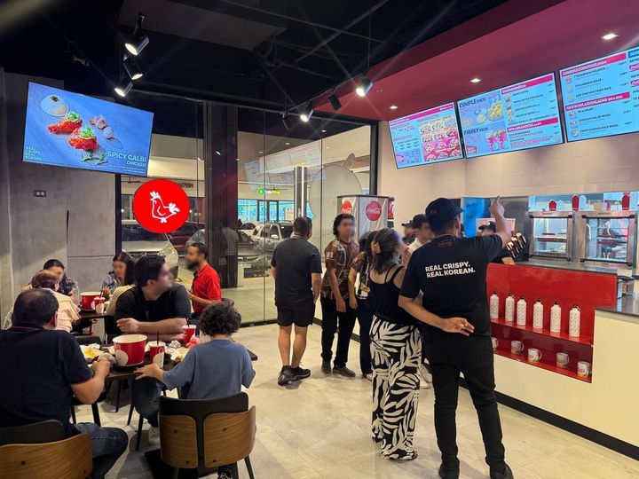 [서울=뉴시스] 제너시스BBQ 그룹은 온두라스 제2 도시 산페드로술라 남동부에 위치한 복합 상업시설 '타운센터(Town Center)'에 4호점 'BBQ Town Center점'을 오픈했다.(사진=제너시스BBQ 그룹) *재판매 및 DB 금지