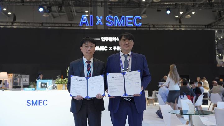 함현철 푸른기술 대표, 권오혁 스맥 대표. (사진=스맥) *재판매 및 DB 금지